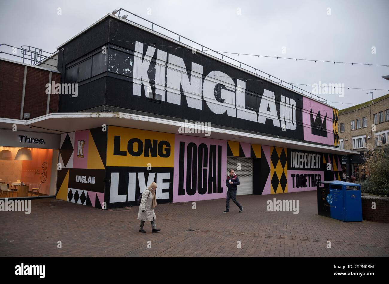 Poole High Street in Dorset, da die High Street in diesem Monat aufgrund von Rachel Reeves Geschäftssteuer- und NI-Erhöhungen von Mitarbeitern von Ladenschließungen betroffen ist. Stockfoto