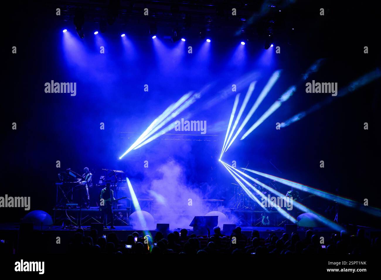 Rom, Italien. Februar 2025. Die Rockets treten während der Final Frontier Tour 2025 am 13. Februar 2025 im Auditorium Parco della Musica in Rom auf. (Foto: Domenico Cippitelli/NurPhoto) Credit: NurPhoto SRL/Alamy Live News Stockfoto