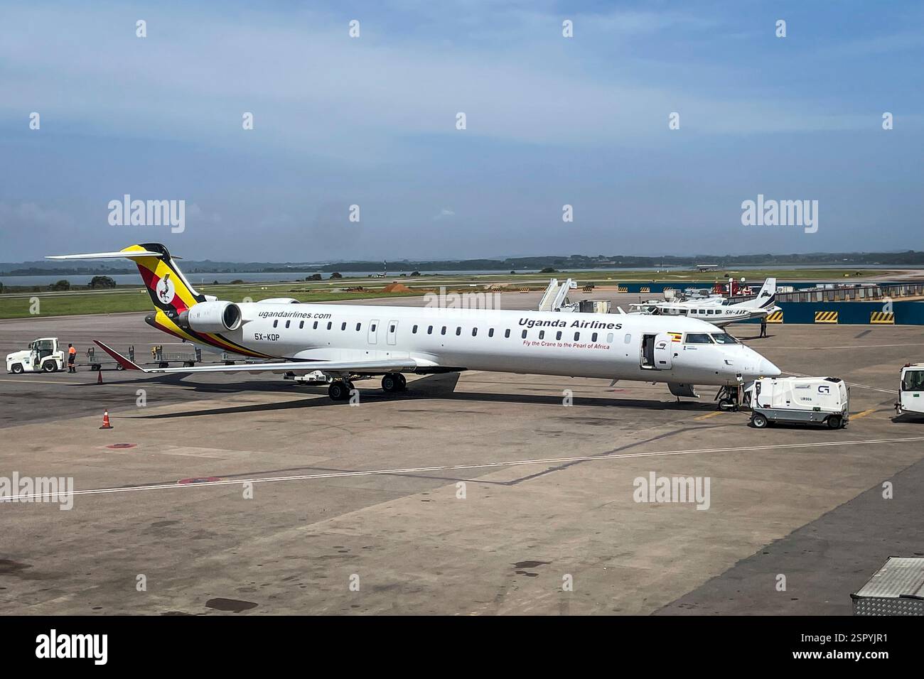 ADDIS ABEBA 2025-01-16Uganda Airlines Bombardier CRJ900 (5X-KDP) am internationalen Flughafen Addis Abeba Bole. Foto: Helena Landstedt / TT / Code 11980 Stockfoto