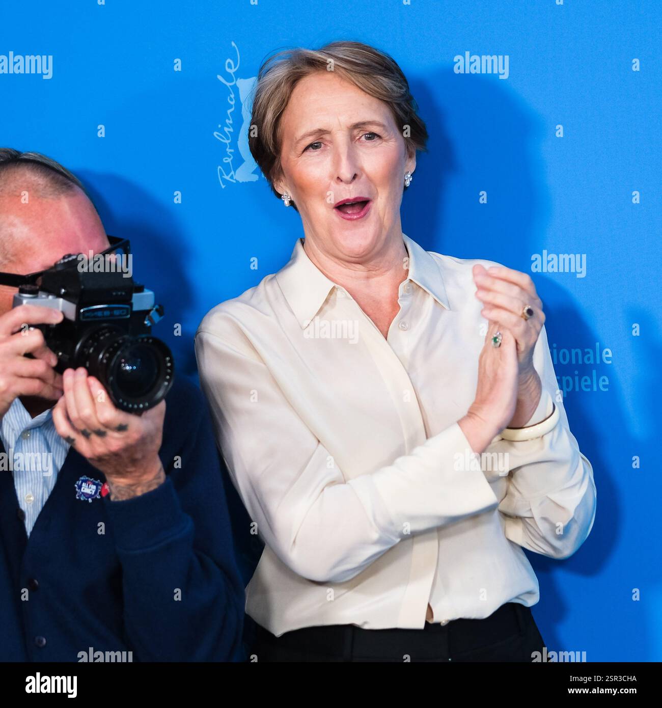 Berlin, Deutschland. Februar 2025. Fiona Shaw wurde beim Photocall for Hot Milk während der Berlinale im Grand Hyatt Berlin gesehen. Foto von Julie Edwards./Alamy Live News Stockfoto