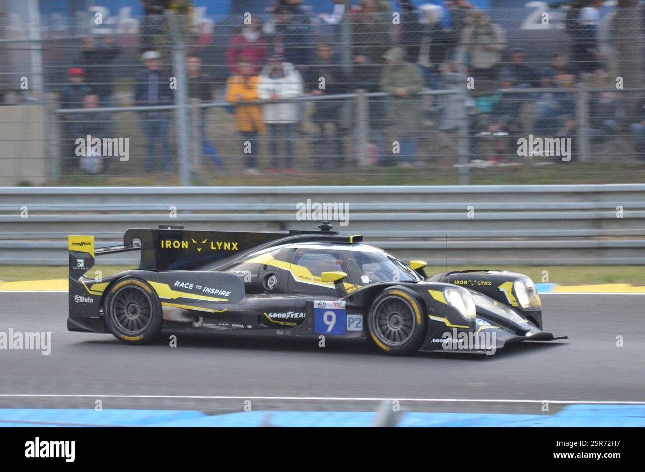 Der Protonenwettbewerb nahm an den Oreca 07 LMP2 von Maceo Capietto, Jonas Reid & Bent Viscaal in Tertre Rouge bei den 24 Stunden von Le Mans 2024 Teil Stockfoto
