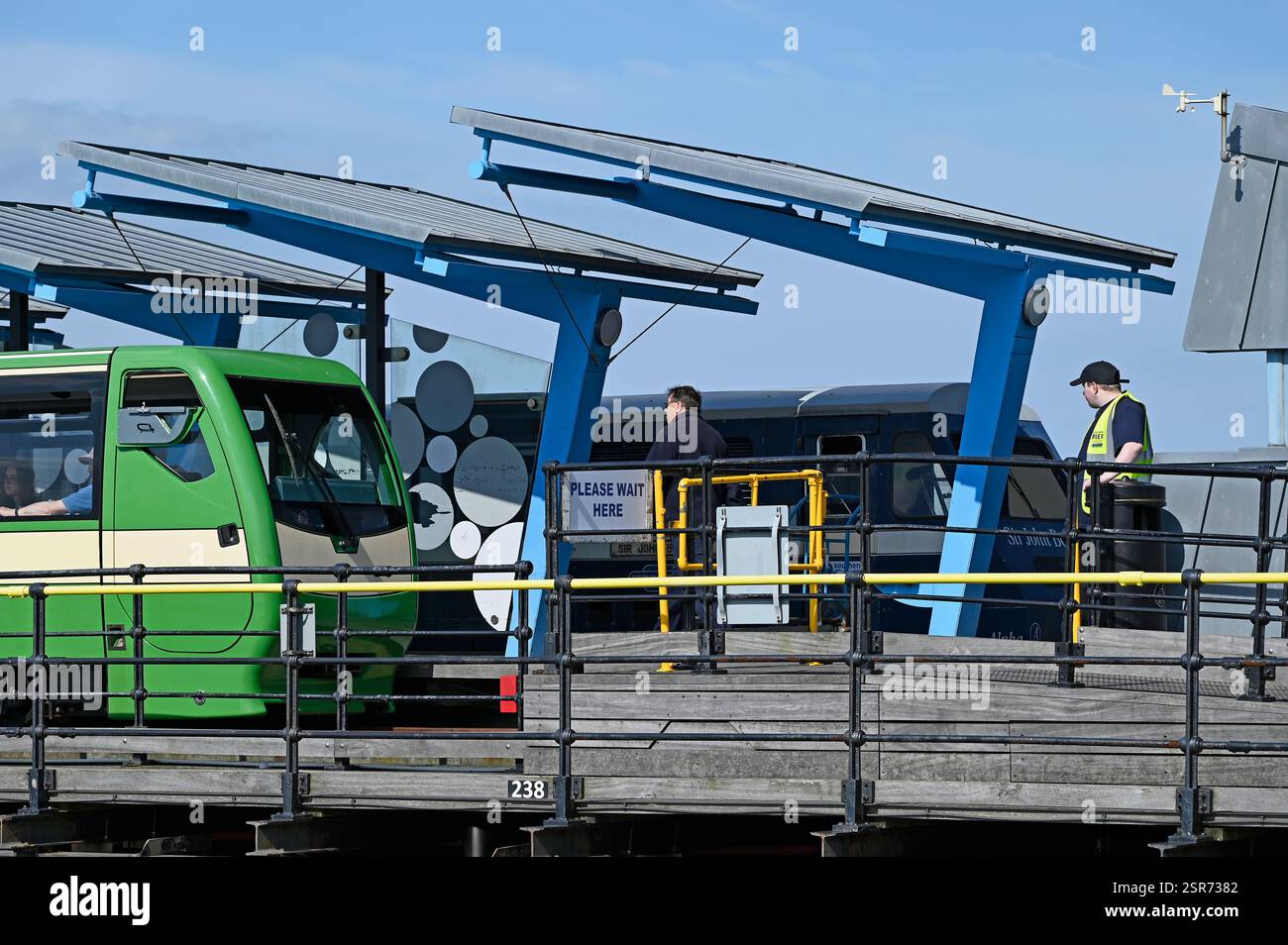 Fahren Sie an der Pier Head Station am längsten Vergnügungspier der Welt in Southend on Sea, City of Southend, England. UK Stockfoto
