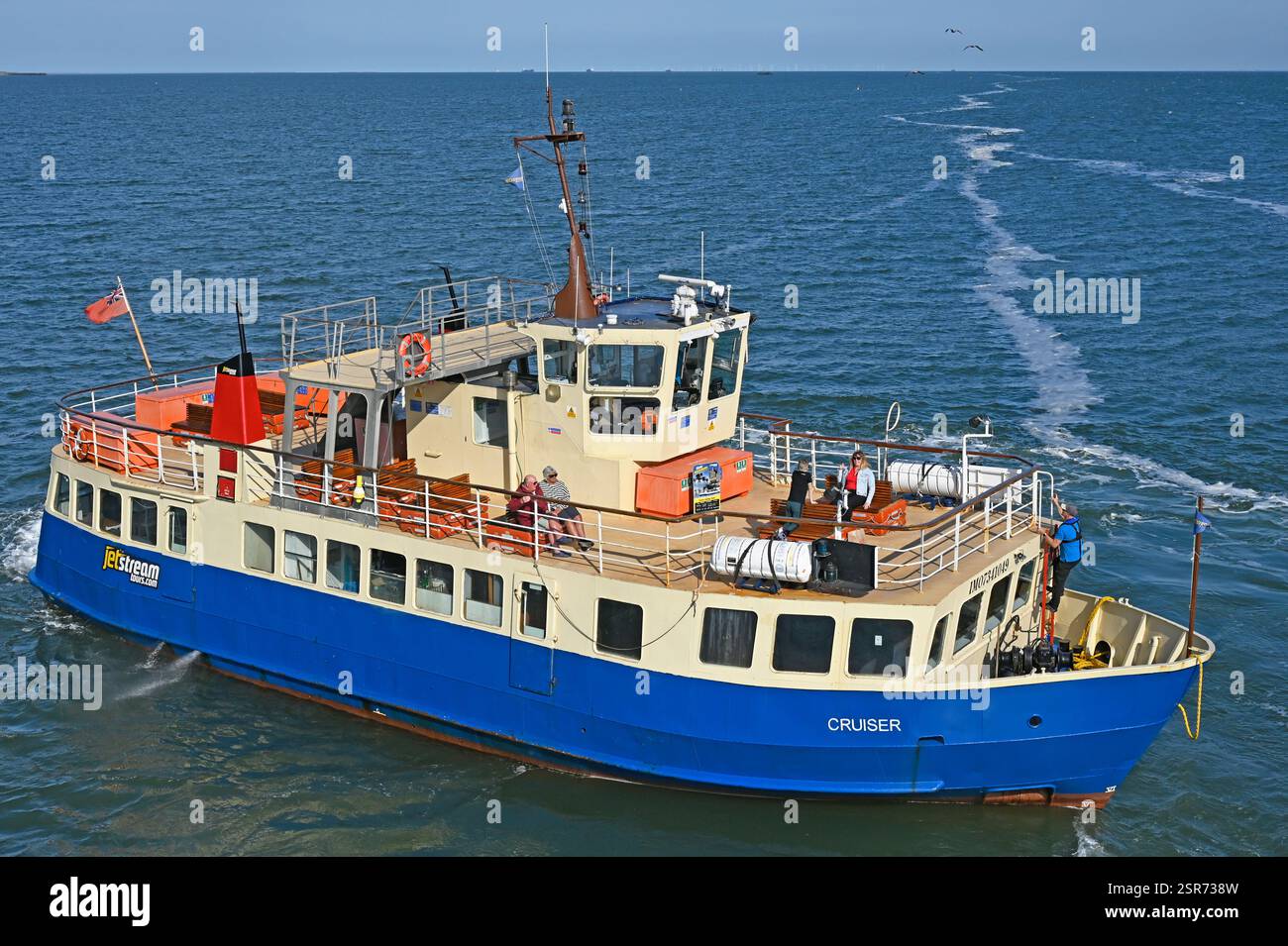 Der Kreuzer lag am Ende des längsten Vergnügungspiers der Welt in Southend on Sea, City of Southend, England. UK Stockfoto Der Kreuzer lag am Ende des längsten Vergnügungspiers der Welt in Southend on Sea, City of Southend, England. UK Stockfoto