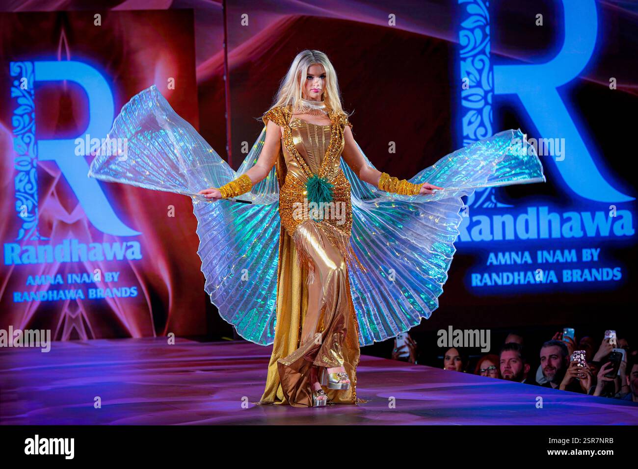 Model Walking the Runway auf der New York Fashion Week Herbst 2025, die vom 6. Bis 11. Februar in New York stattfand. Stockfoto