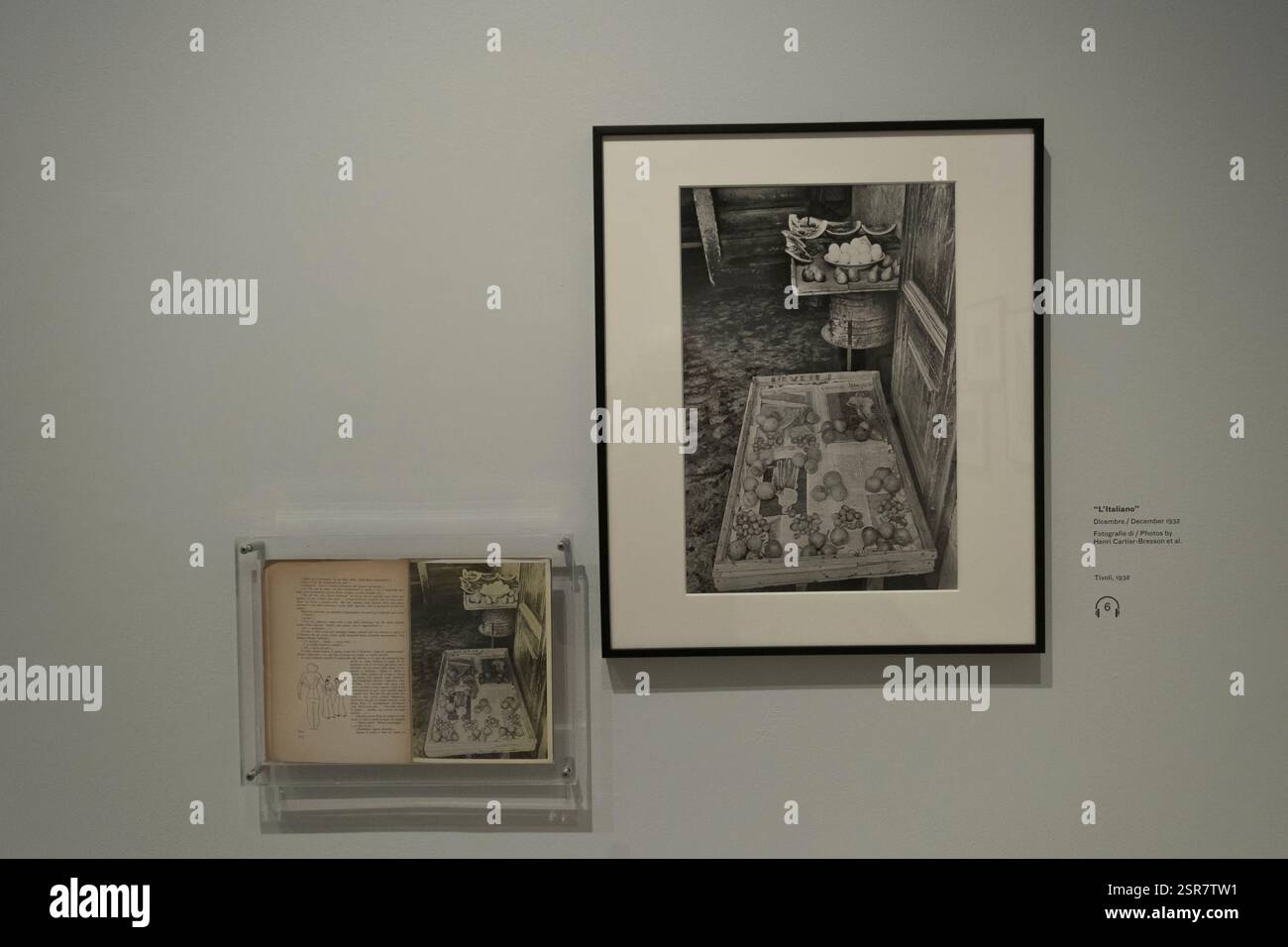 Italien, Turin, 13. Februar 2025. KAMERA - Centro Italiano per la Fotografia präsentiert die Ausstellung „Henri Cartier-Bresson e l’Italia“, eine unveröffentlichte Geschichte, signiert von H.C.B. über die Geschichte des italienischen Landkreises von 1932 bis 1973. In das Bild von der ersten Italienreise Stockfoto
