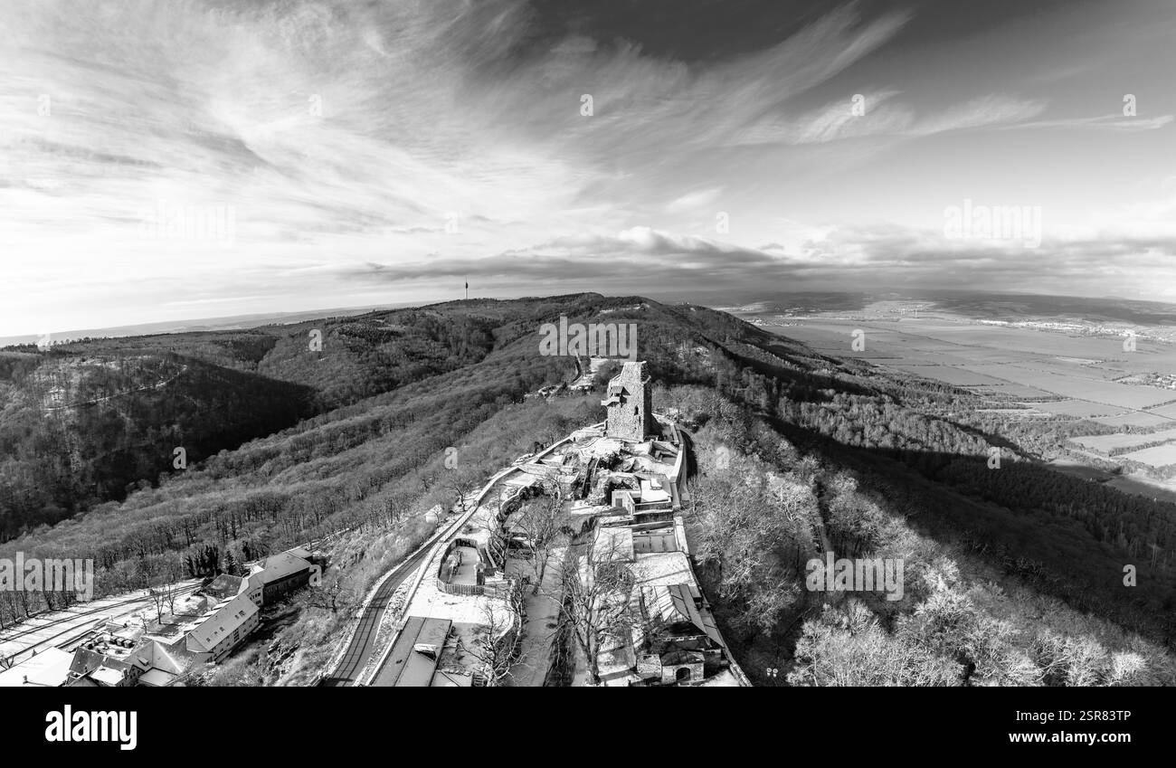 Wilhelm I.-Denkmal auf Kyffhaeuser Berg Thüringen, Deutschland unter blauem Himmel Stockfoto