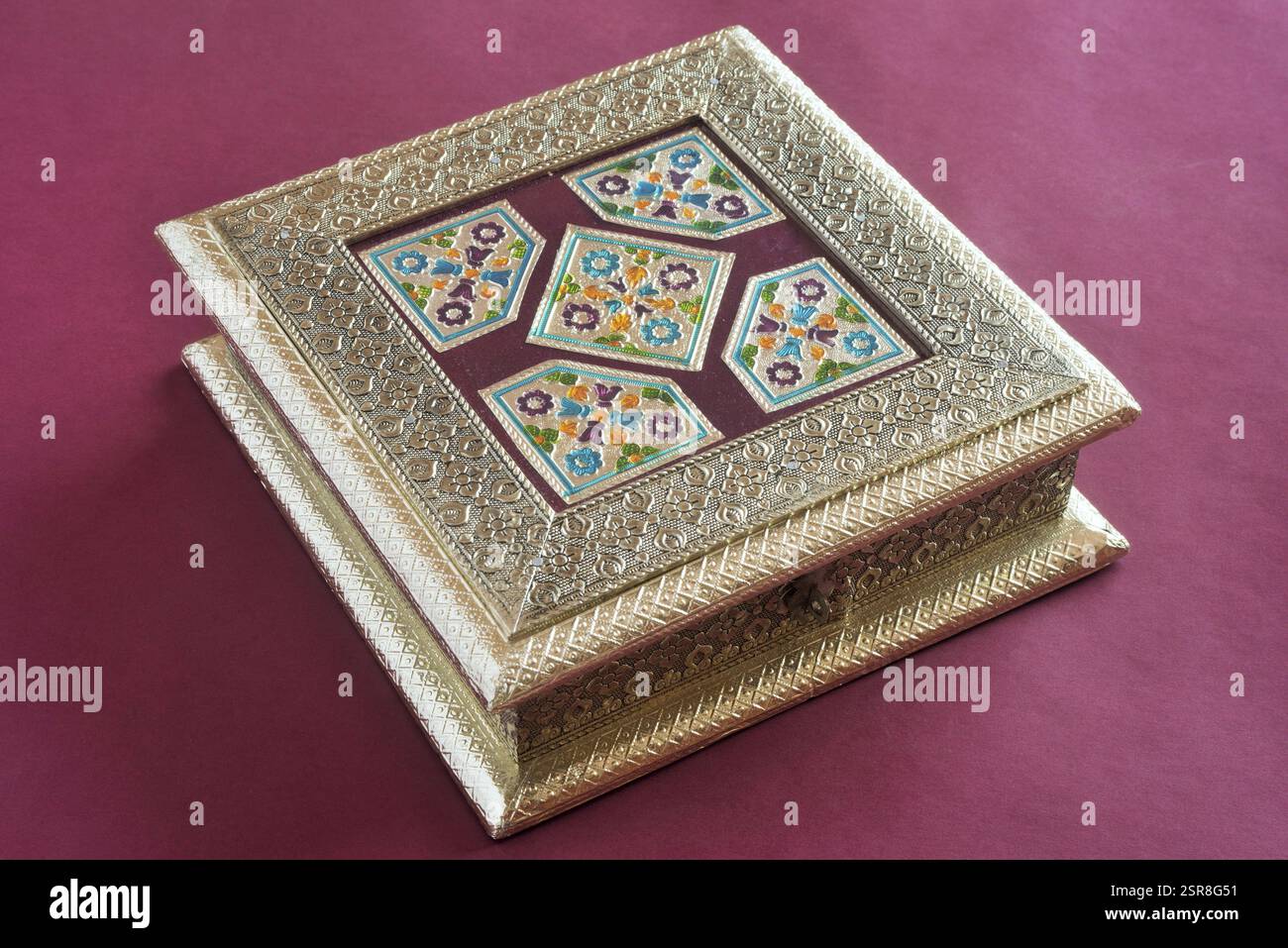 Dekorierte Geschenkbox, Diwali Festival, Mumbai, Maharashtra, Indien, Asien Stockfoto