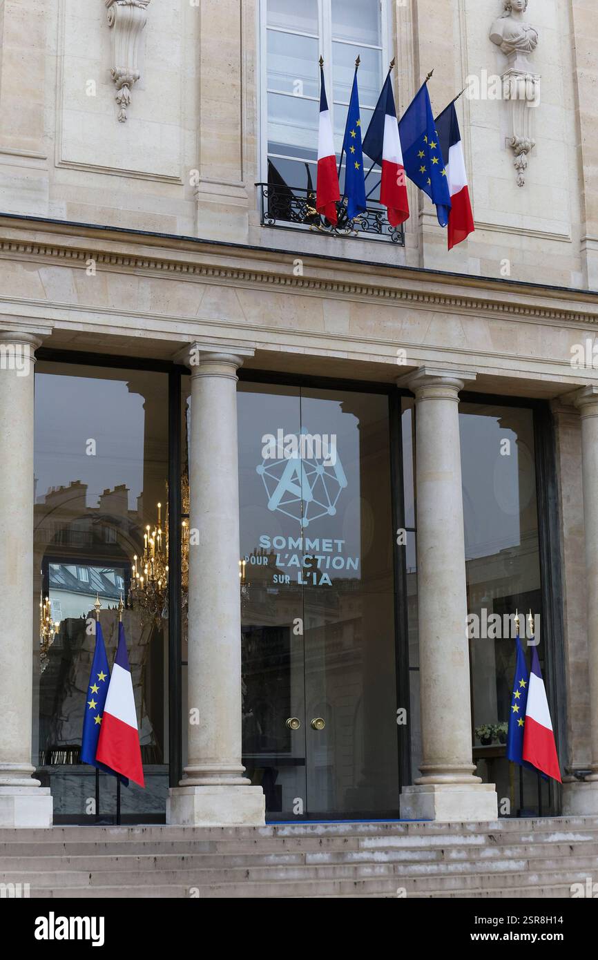 Paris, Frankreich. Februar 2025. Präsident Macron empfängt Kyriakos Mitsotakis, den Premierminister der Hellenischen Republik, im Elysée-Palast. Stockfoto