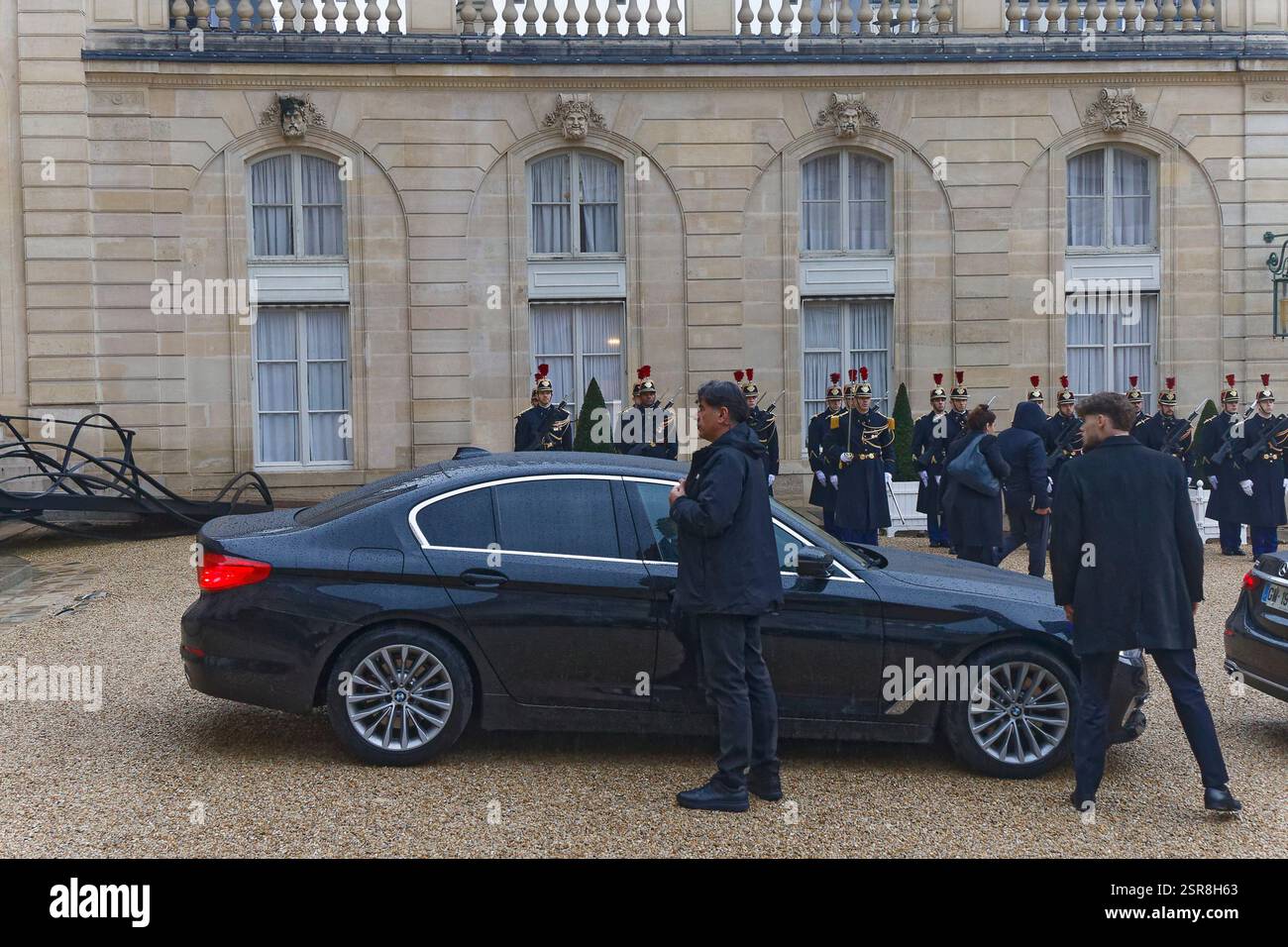 Paris, Frankreich. Februar 2025. Präsident Macron empfängt Kyriakos Mitsotakis, den Premierminister der Hellenischen Republik, im Elysée-Palast. Stockfoto