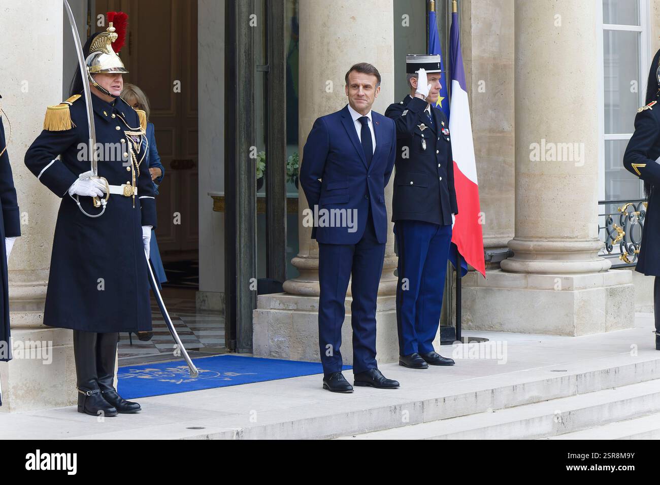 Paris, Frankreich. Februar 2025. Präsident Macron empfängt James David Vance, den Vizepräsidenten der USA, im Elysée-Palast zum Gipfel für KI. Stockfoto