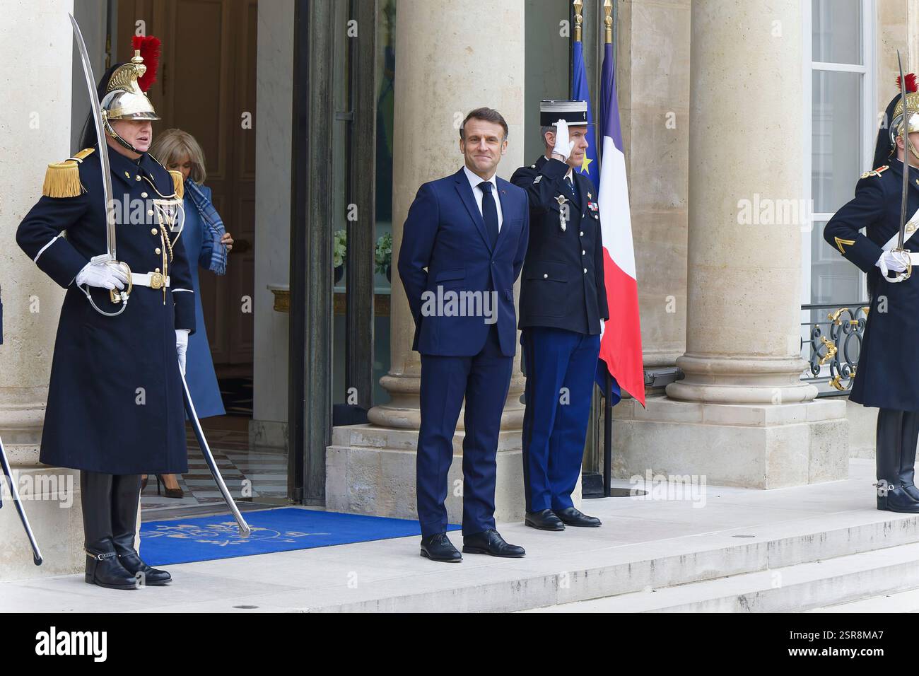 Paris, Frankreich. Februar 2025. Präsident Macron empfängt James David Vance, den Vizepräsidenten der USA, im Elysée-Palast zum Gipfel für KI. Stockfoto