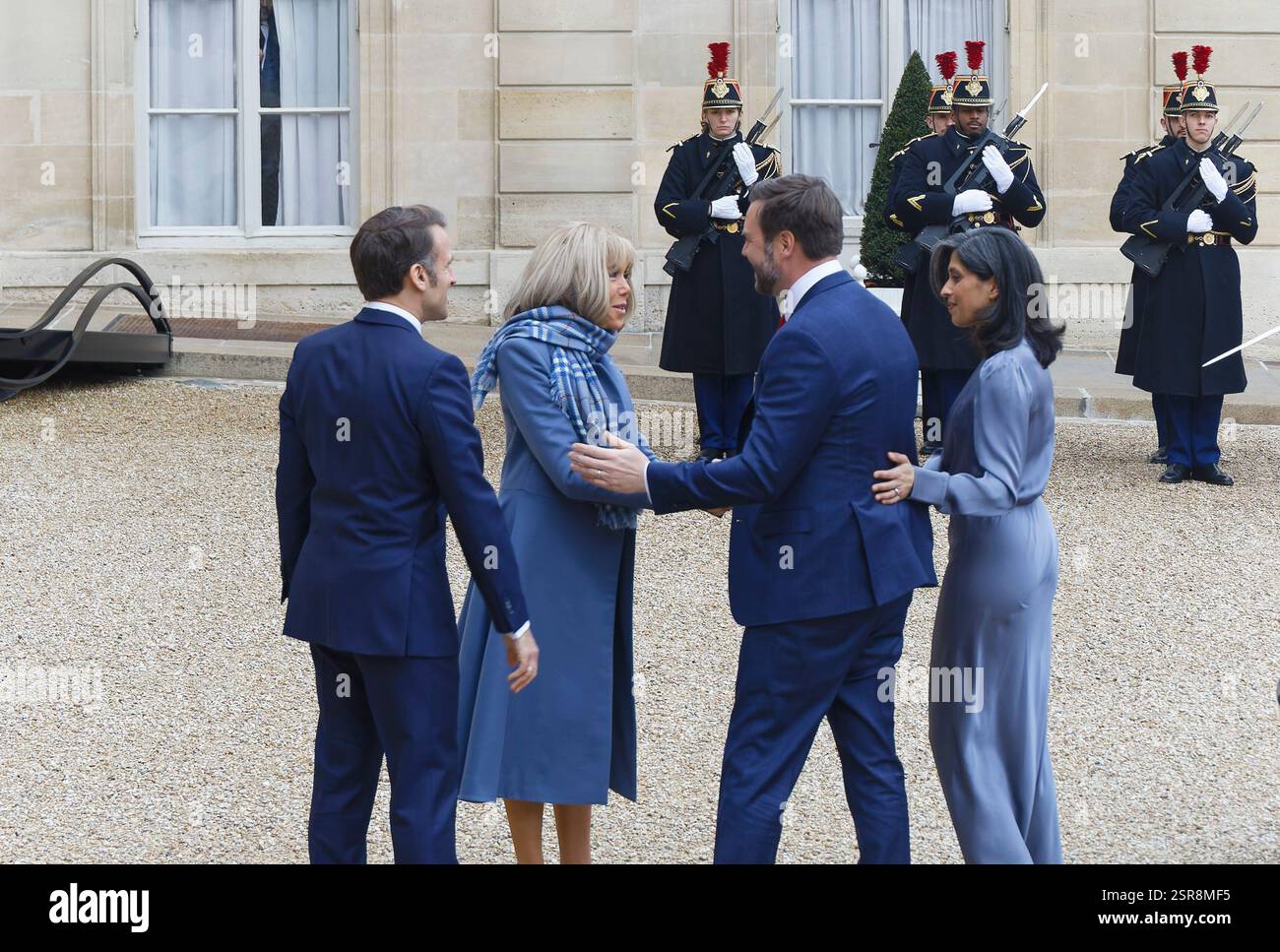 Paris, Frankreich. Februar 2025. Präsident Macron empfängt James David Vance, den Vizepräsidenten der USA, im Elysée-Palast zum Gipfel für KI. Stockfoto