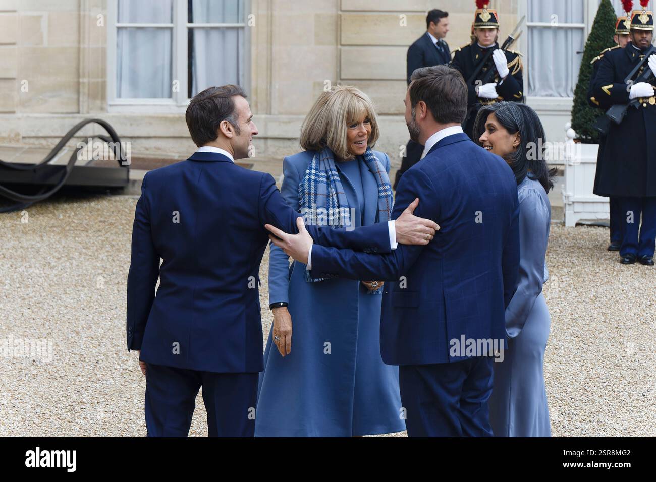 Paris, Frankreich. Februar 2025. Präsident Macron empfängt James David Vance, den Vizepräsidenten der USA, im Elysée-Palast zum Gipfel für KI. Stockfoto