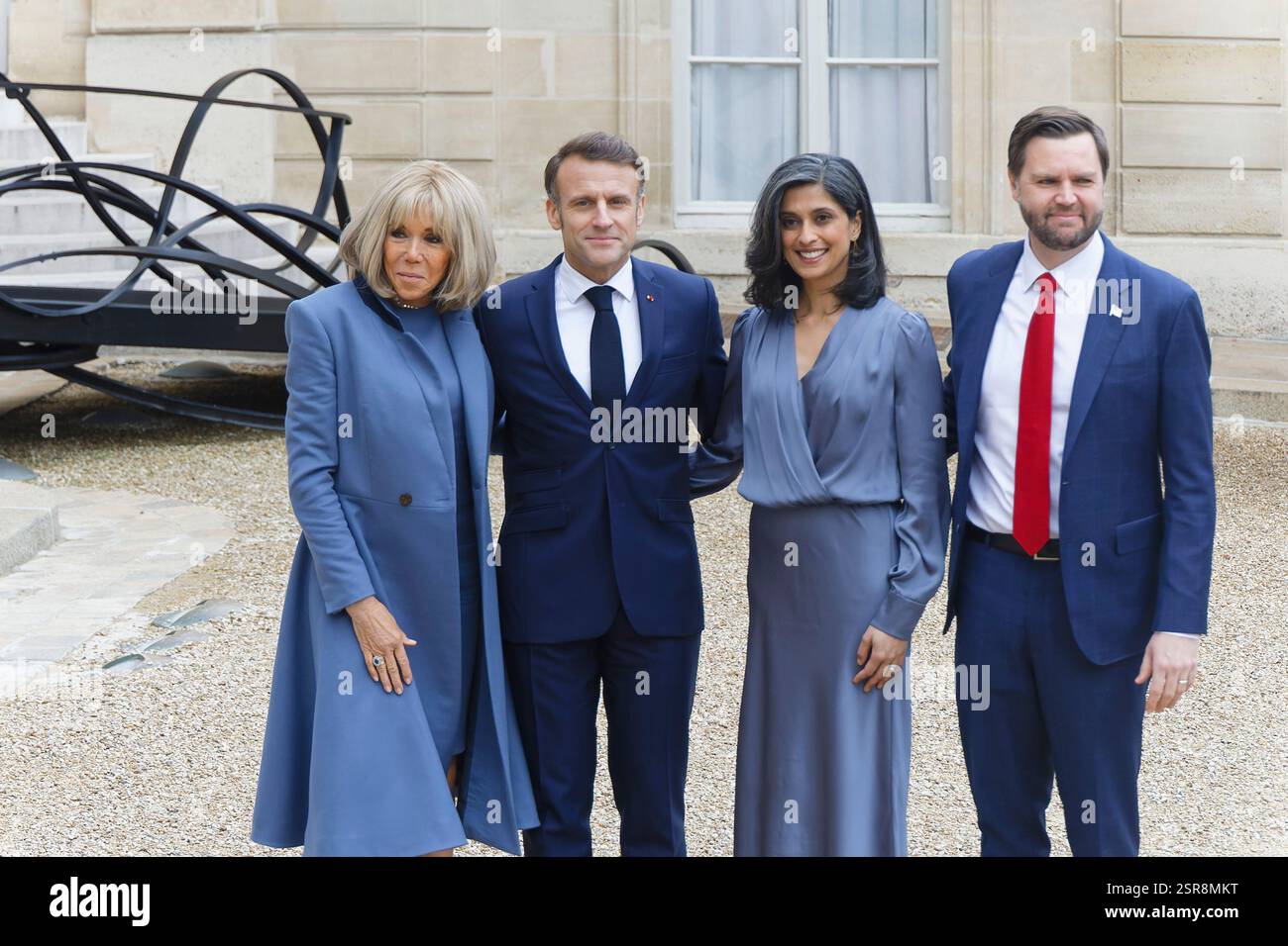 Paris, Frankreich. Februar 2025. Präsident Macron empfängt James David Vance, den Vizepräsidenten der USA, im Elysée-Palast zum Gipfel für KI. Stockfoto