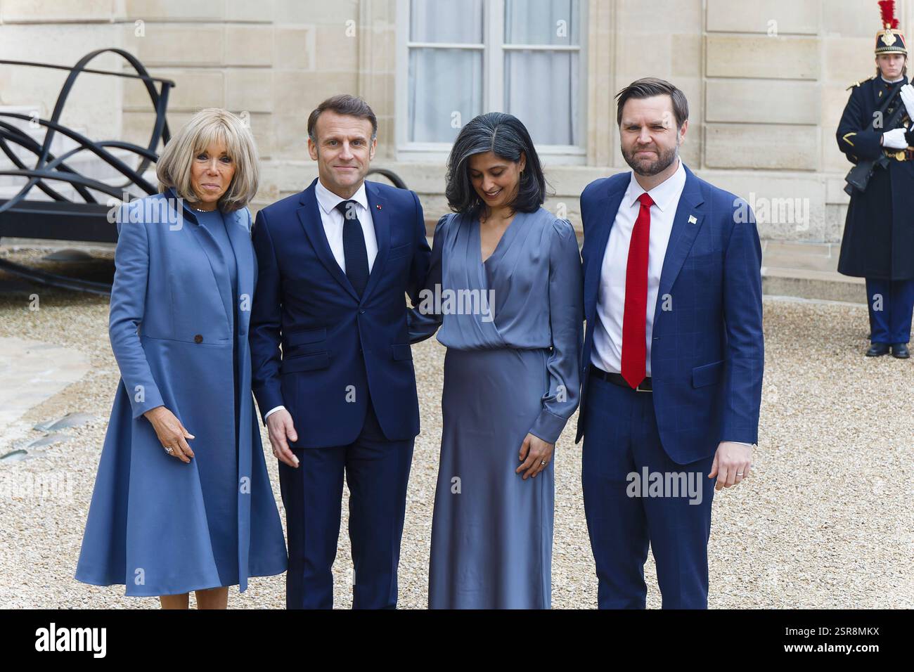 Paris, Frankreich. Februar 2025. Präsident Macron empfängt James David Vance, den Vizepräsidenten der USA, im Elysée-Palast zum Gipfel für KI. Stockfoto
