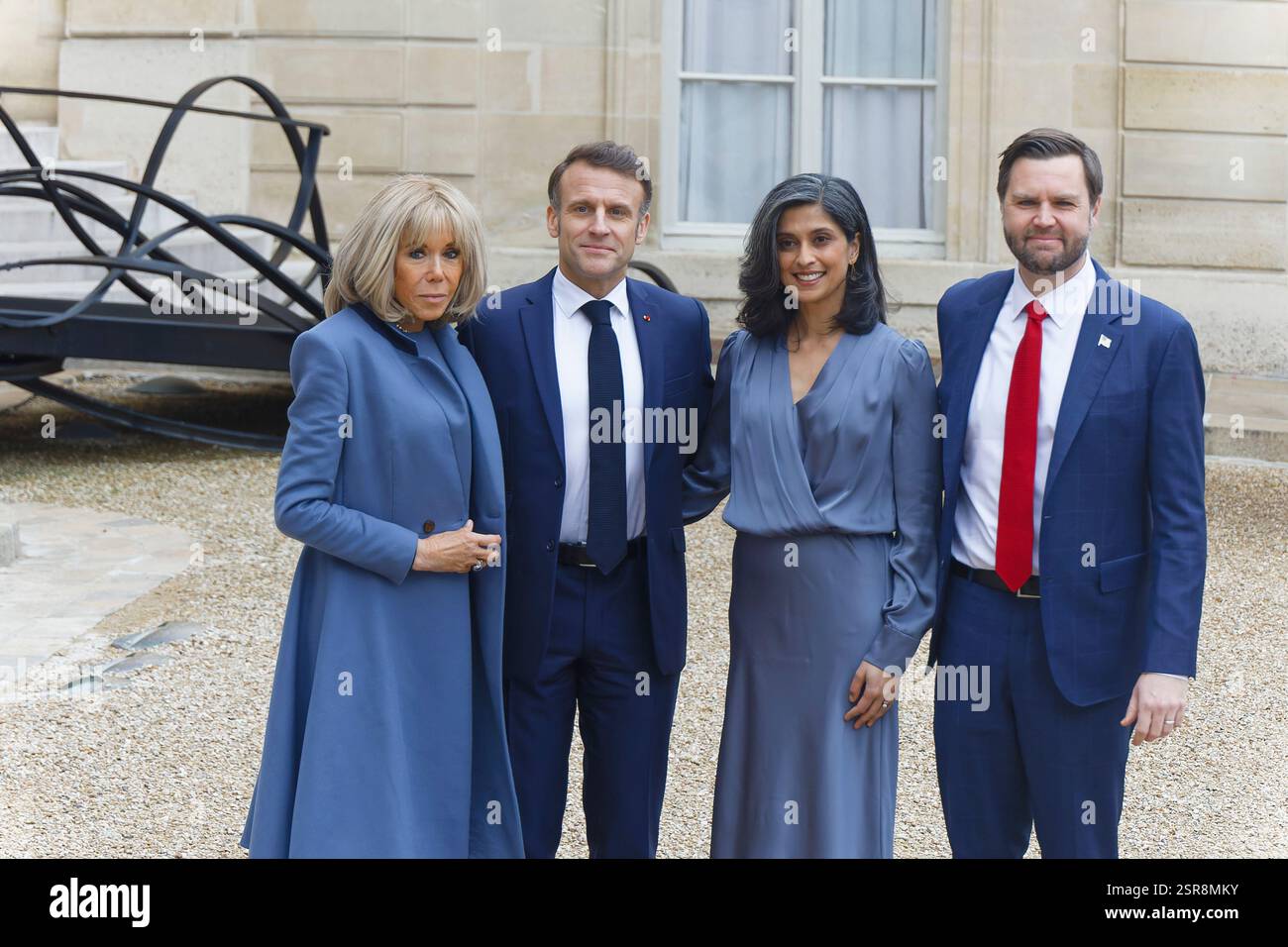 Paris, Frankreich. Februar 2025. Präsident Macron empfängt James David Vance, den Vizepräsidenten der USA, im Elysée-Palast zum Gipfel für KI. Stockfoto