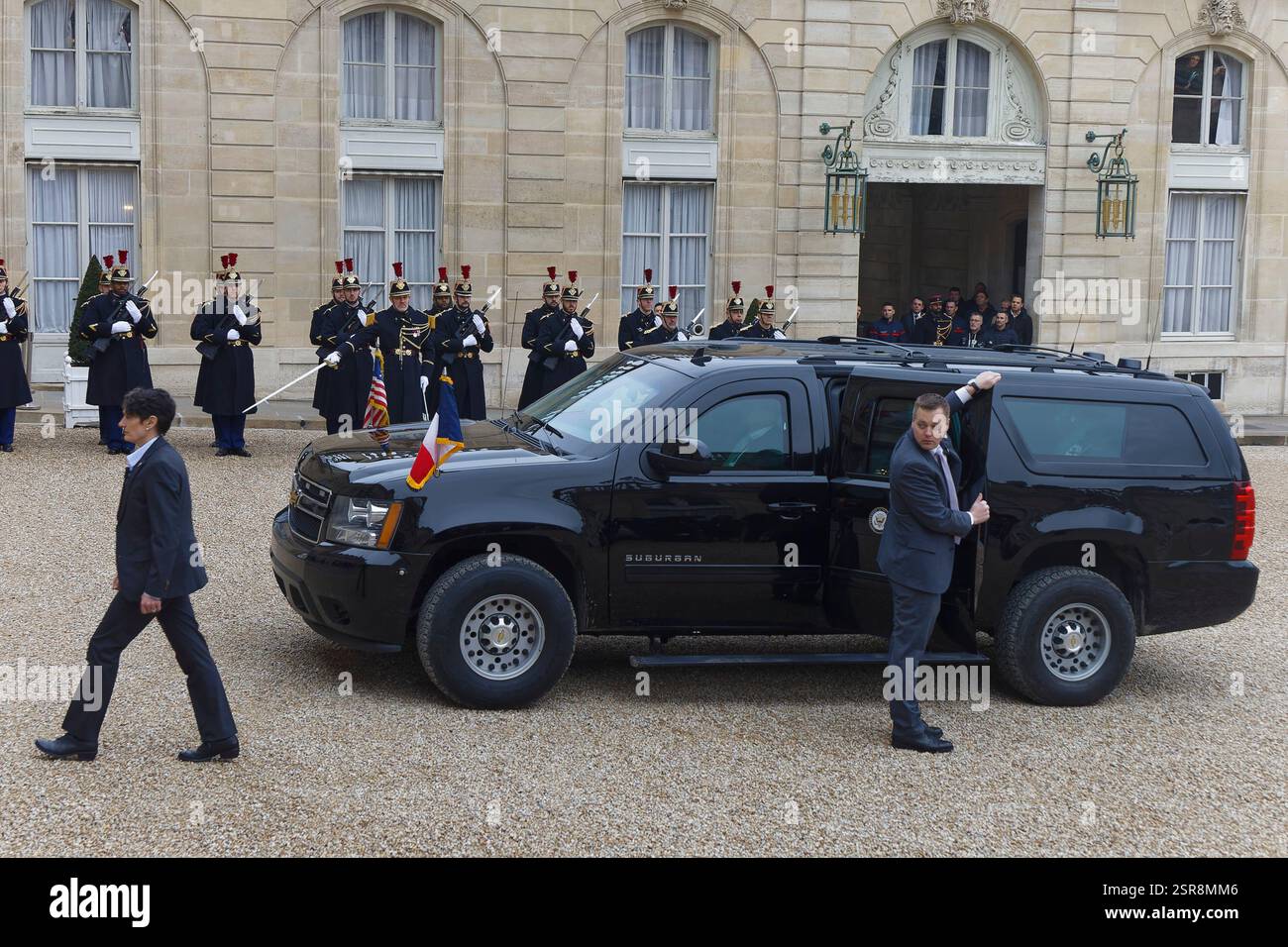 Paris, Frankreich. Februar 2025. Präsident Macron empfängt James David Vance, den Vizepräsidenten der USA, im Elysée-Palast zum Gipfel für KI. Stockfoto