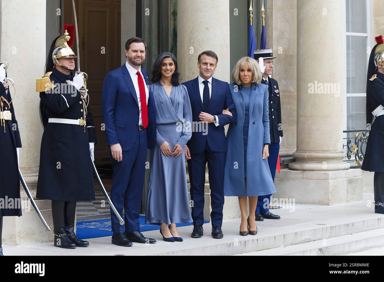 Paris, Frankreich. Februar 2025. Präsident Macron empfängt James David Vance, den Vizepräsidenten der USA, im Elysée-Palast zum Gipfel für KI. Stockfoto