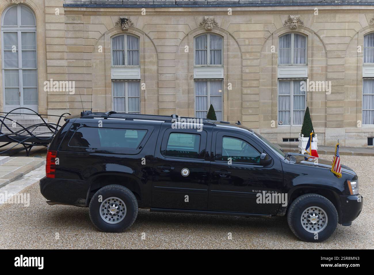 Paris, Frankreich. Februar 2025. Präsident Macron empfängt James David Vance, den Vizepräsidenten der USA, im Elysée-Palast zum Gipfel für KI. Stockfoto
