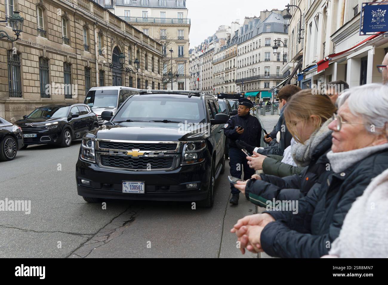 Paris, Frankreich. Februar 2025. Präsident Macron empfängt James David Vance, den Vizepräsidenten der USA, im Elysée-Palast zum Gipfel für KI. Stockfoto