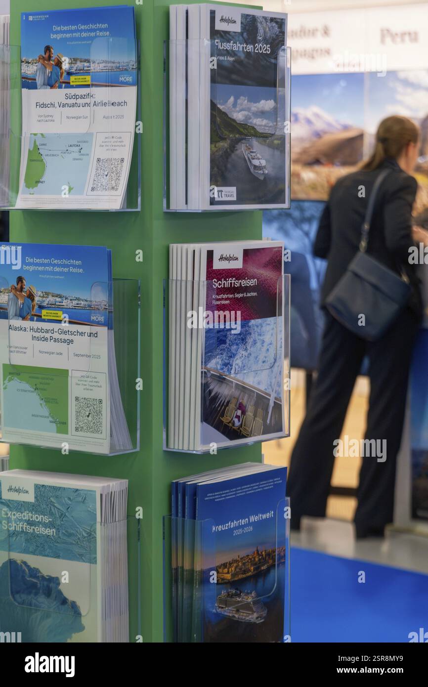 Hotelplan-Reisekataloge Stockfoto