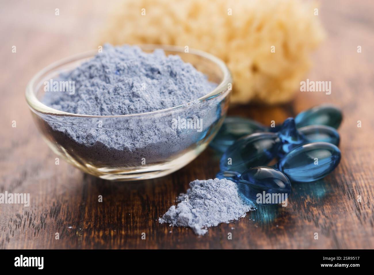 Blau Clay Mask mit Serum Kapseln Stockfoto