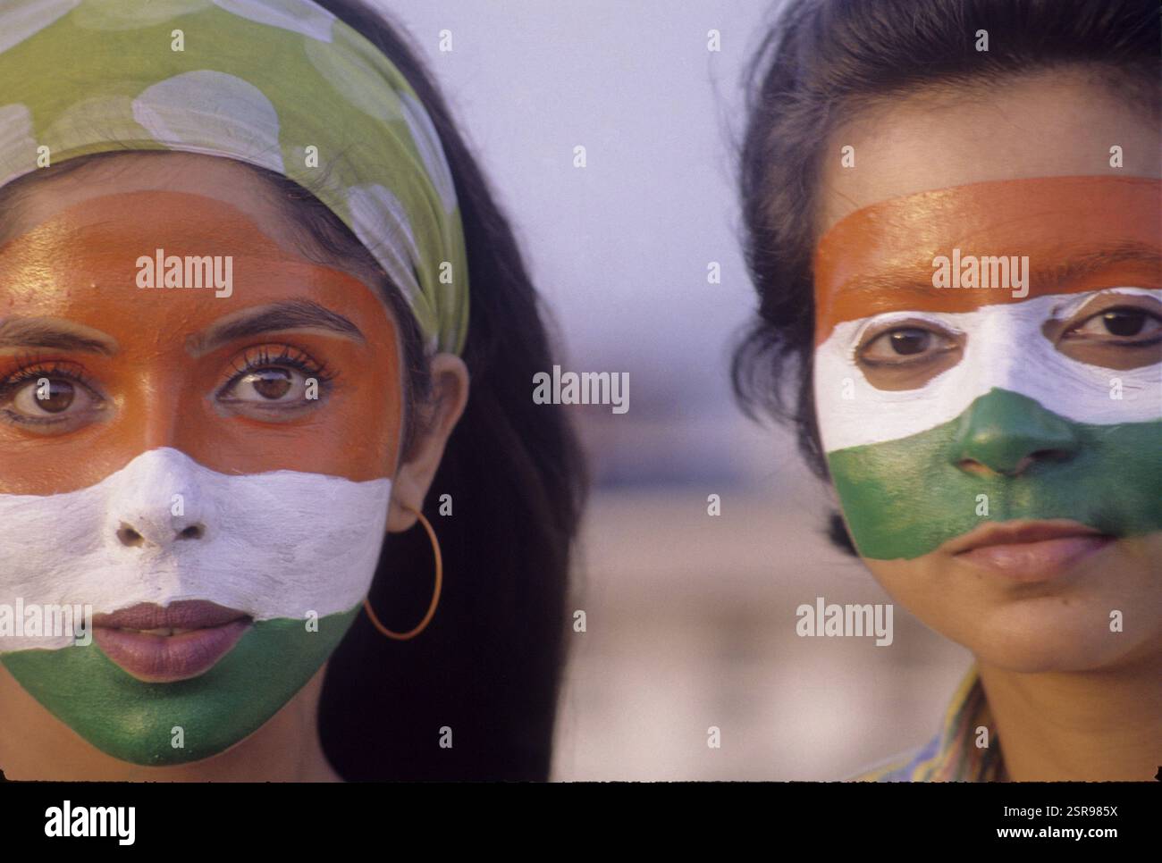 Frau Frauen mit bemaltem Gesicht Tricolors Stockfoto