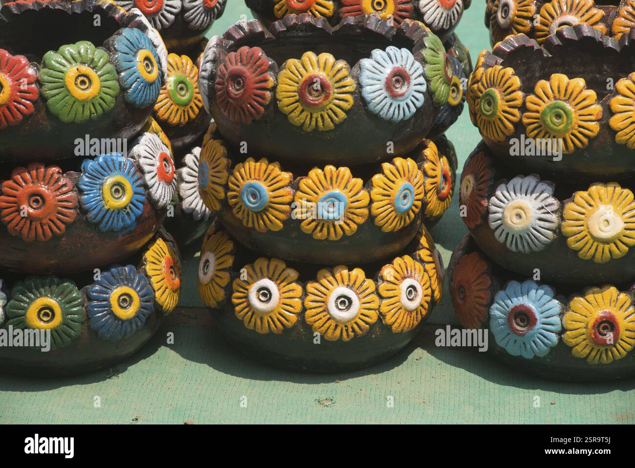 Worli Vase Töpfe, gehalten für verkaufen, Thane, Maharashtra, Indien, Asien Stockfoto