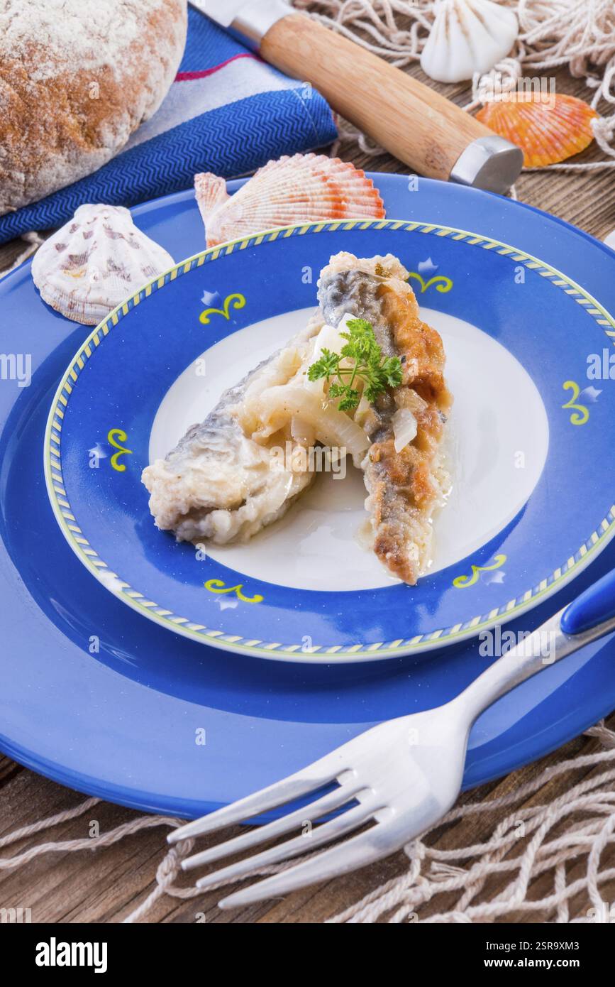 Sauer eingelegte gebratene Heringe Stockfoto