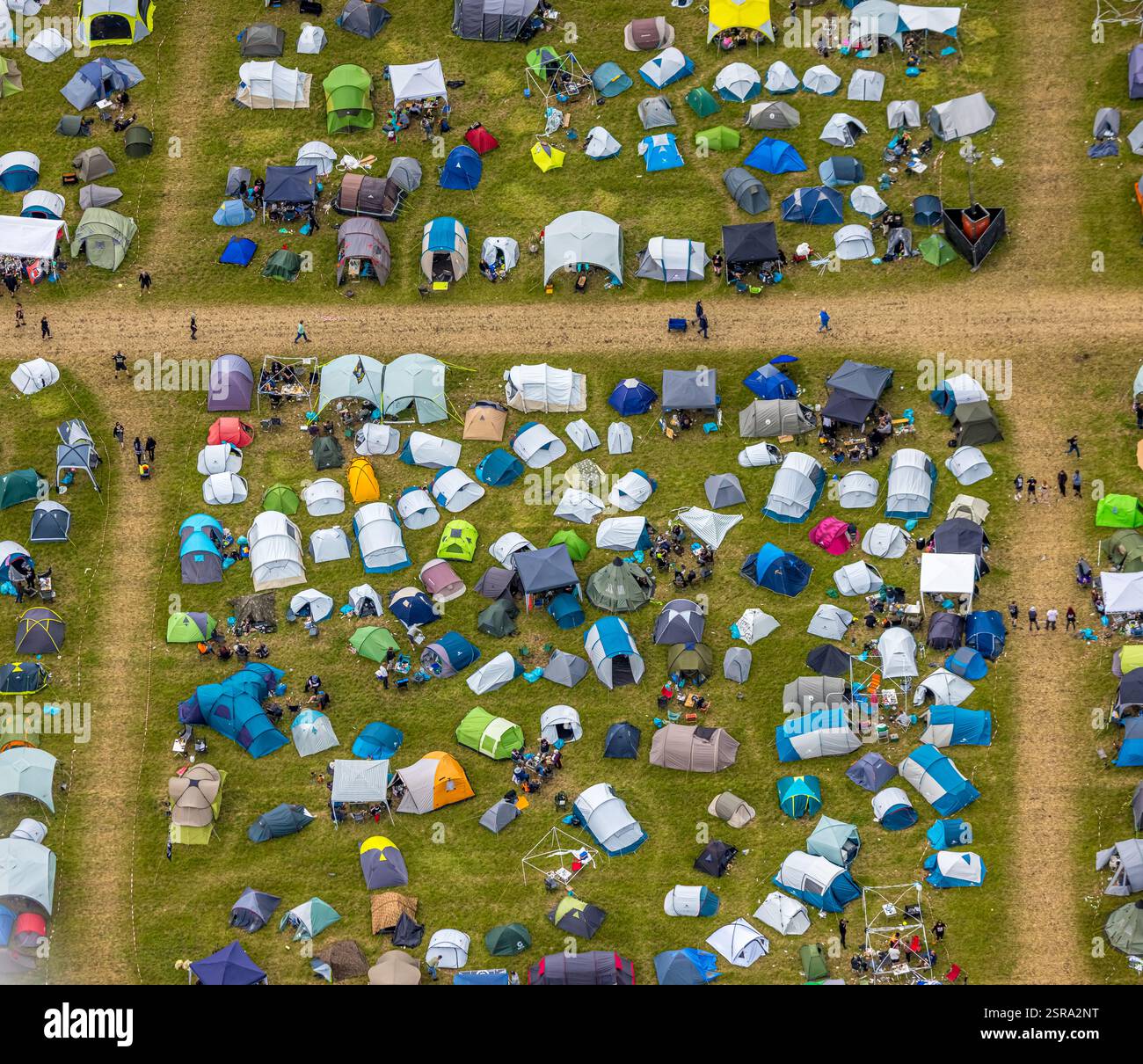Luftbild, Ruhrpott-Rodeo 2024 Musikevent am Flugplatz Schwarze Heide, Zeltplatz, Kirchhellen-Nord-West, Bottrop, Ruhrgebiet, Nordrhein-Westfalen, Deut Stockfoto