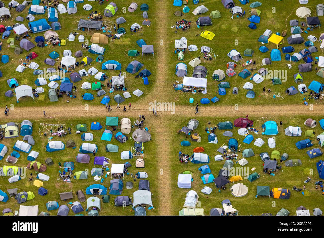 Luftaufnahme, Ruhrpott-Rodeo 2024 Musikevent auf dem Flugplatz Schwarze Heide, Campingplatz, Kirchhellen-Nord-West, Bottrop, Ruhrgebiet, Nordrhein-Westfalen Stockfoto