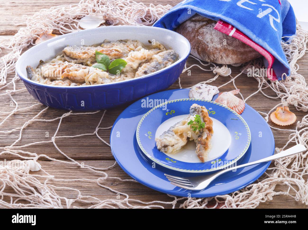 Sauer eingelegte gebratene Heringe Stockfoto