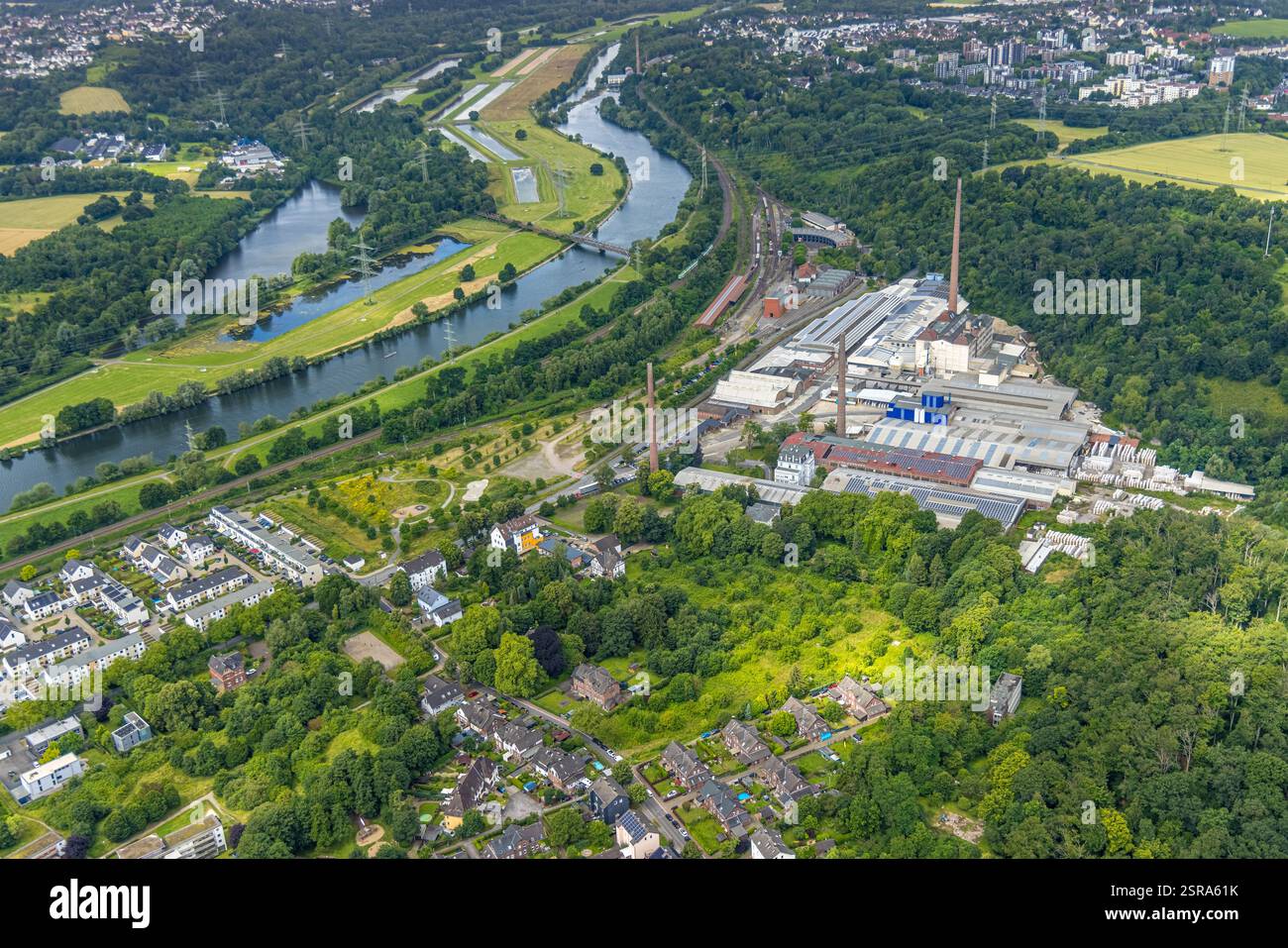 Luftaufnahme, P-D Refractories GmbH Dr. C. Otto Werk, Wiese des ehemaligen Kleingartengeländes und Arbeiterwohngut am Ruhrort, Bochum R Stockfoto