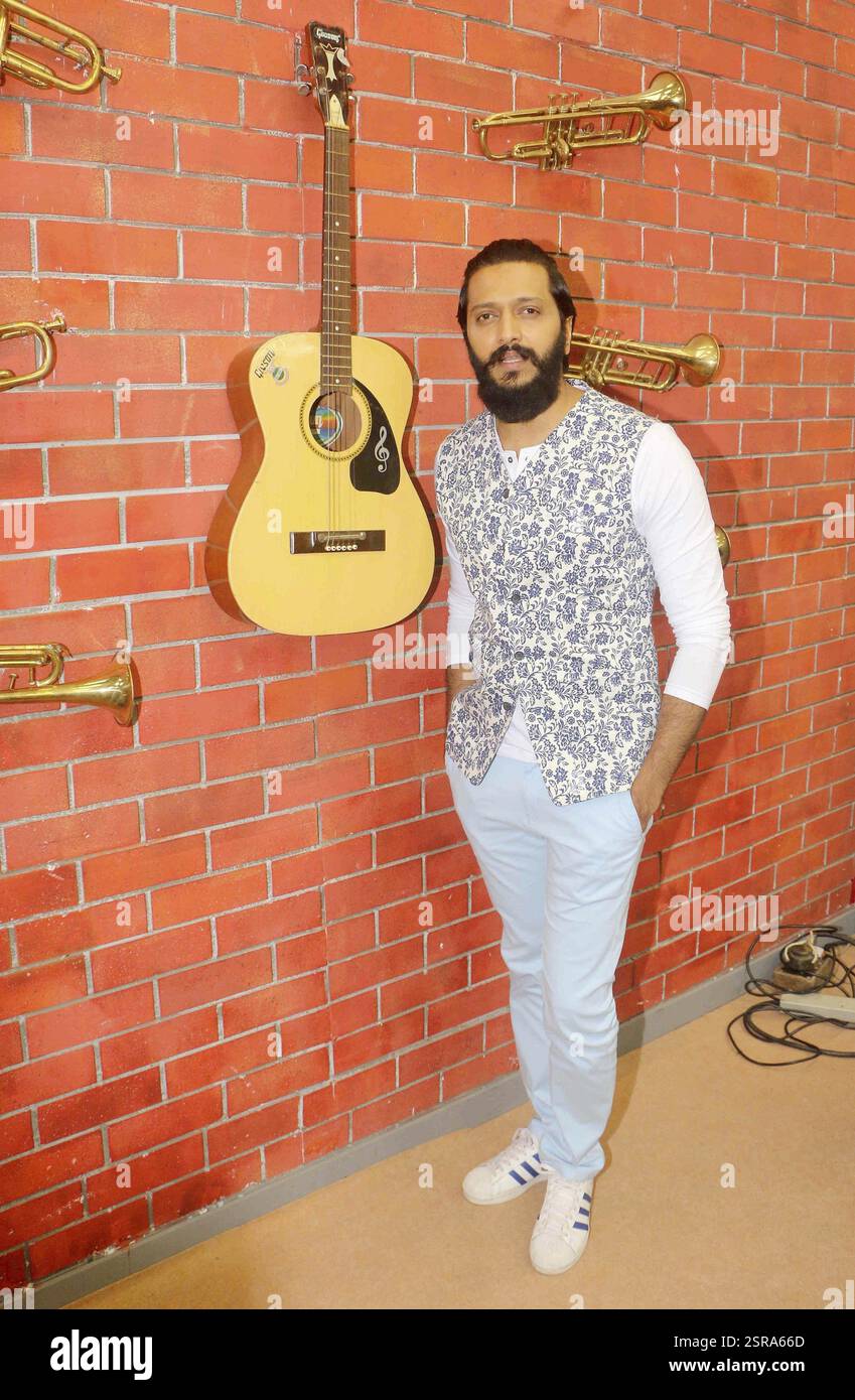 Bollywood-Schauspieler Riteish Deshmukh während der Promotion des Films Banjo auf den Sets von The Voice Indien Kinder in Mumbai Stockfoto