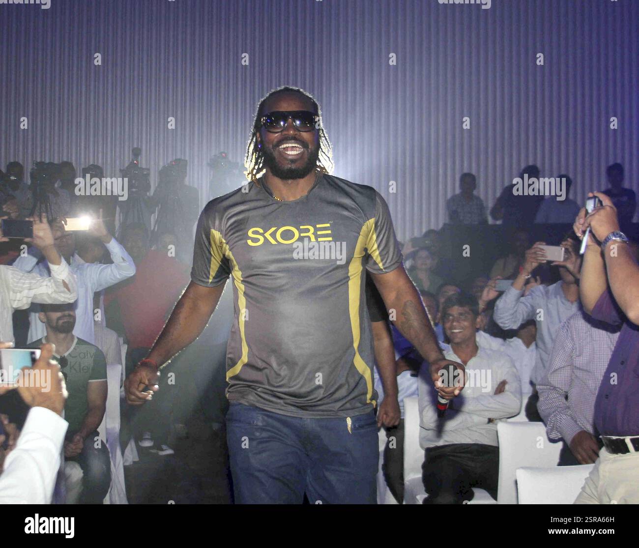 West Indies Cricketspieler Chris Gayle während der Einführung des Skore Champion Serie Kondome in Mumbai Stockfoto