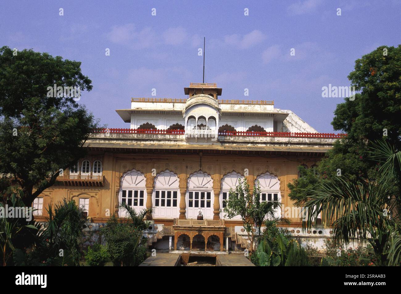 Fassade des Palastes, jetzt Regierungsmuseum, Lohagarh Fort, Bharatpur, Rajasthan, Indien, Asien Stockfoto