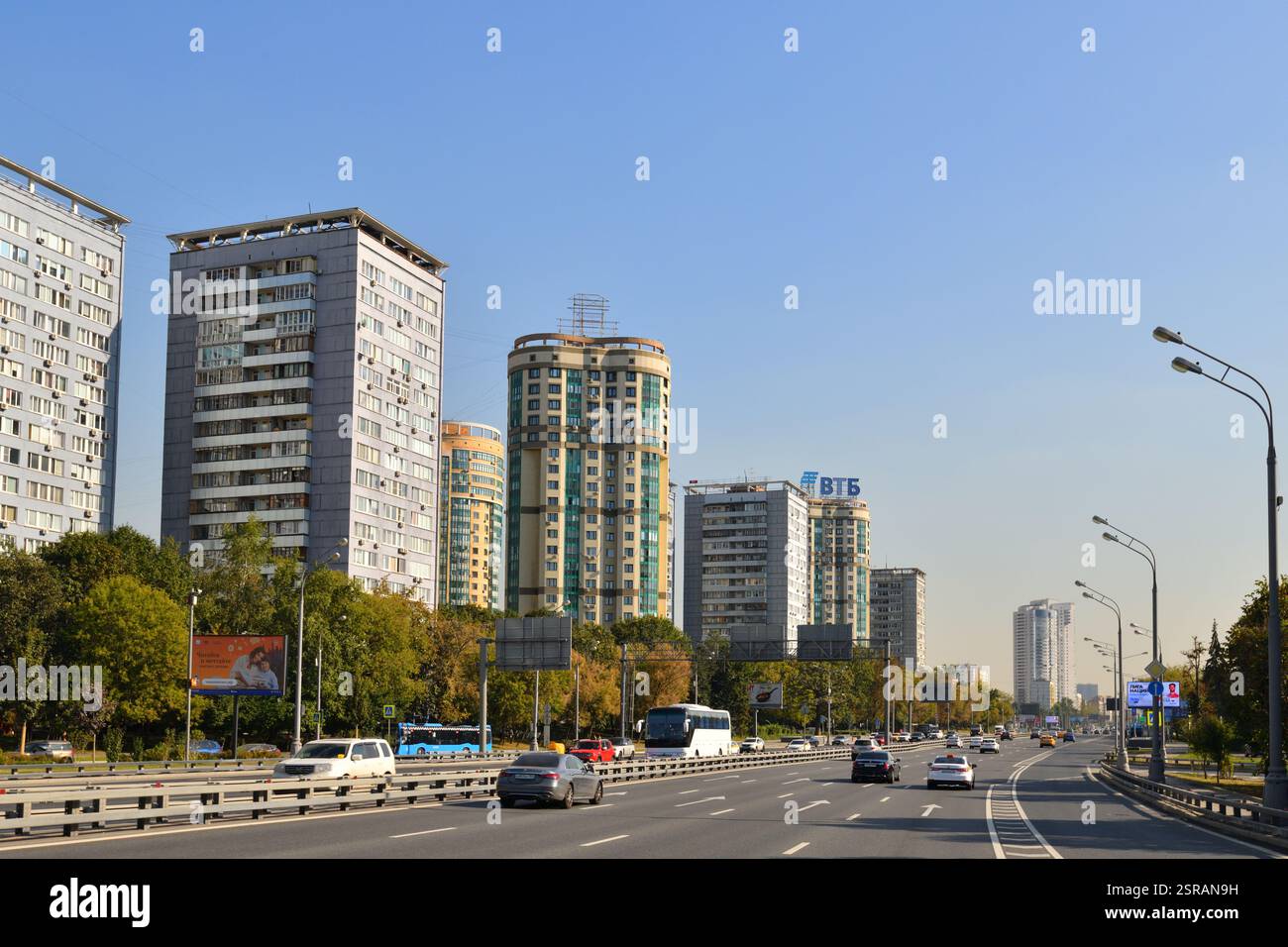 Moskau, Russland - 3. August 2024. Allgemeine Sicht auf Leningradskoe Shosse im Bezirk Left Bank Stockfoto
