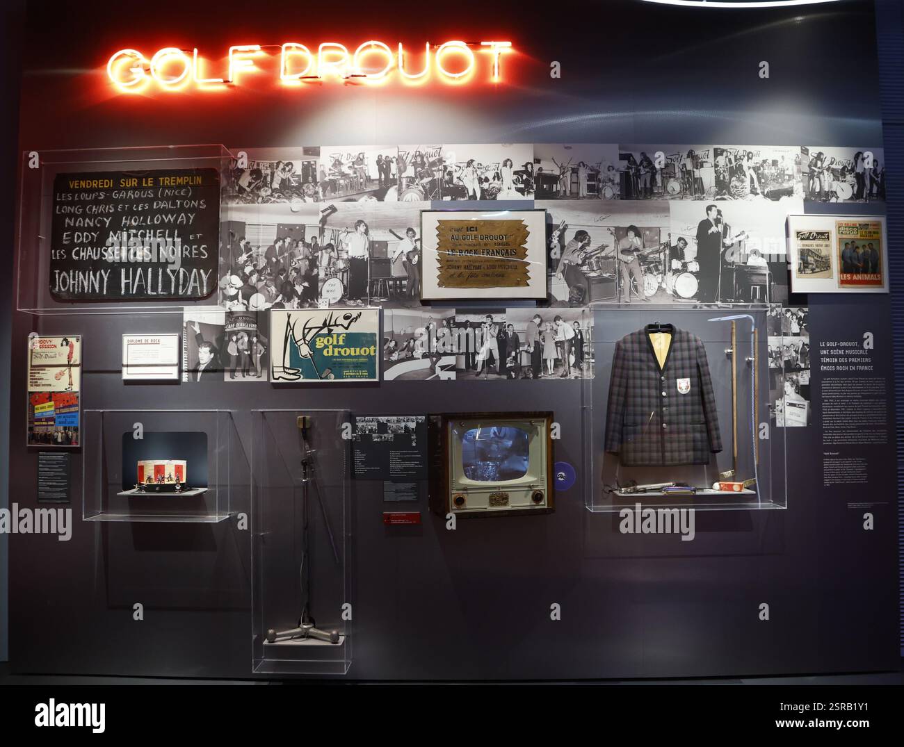 Objekte aus dem mythischen Golf Drouot, der ersten Rock 'n Roll Szene in Paris Anfang der 1960er Jahre, ausgestellt im MuPop Museum in Montlucon, Frankreich. Stockfoto