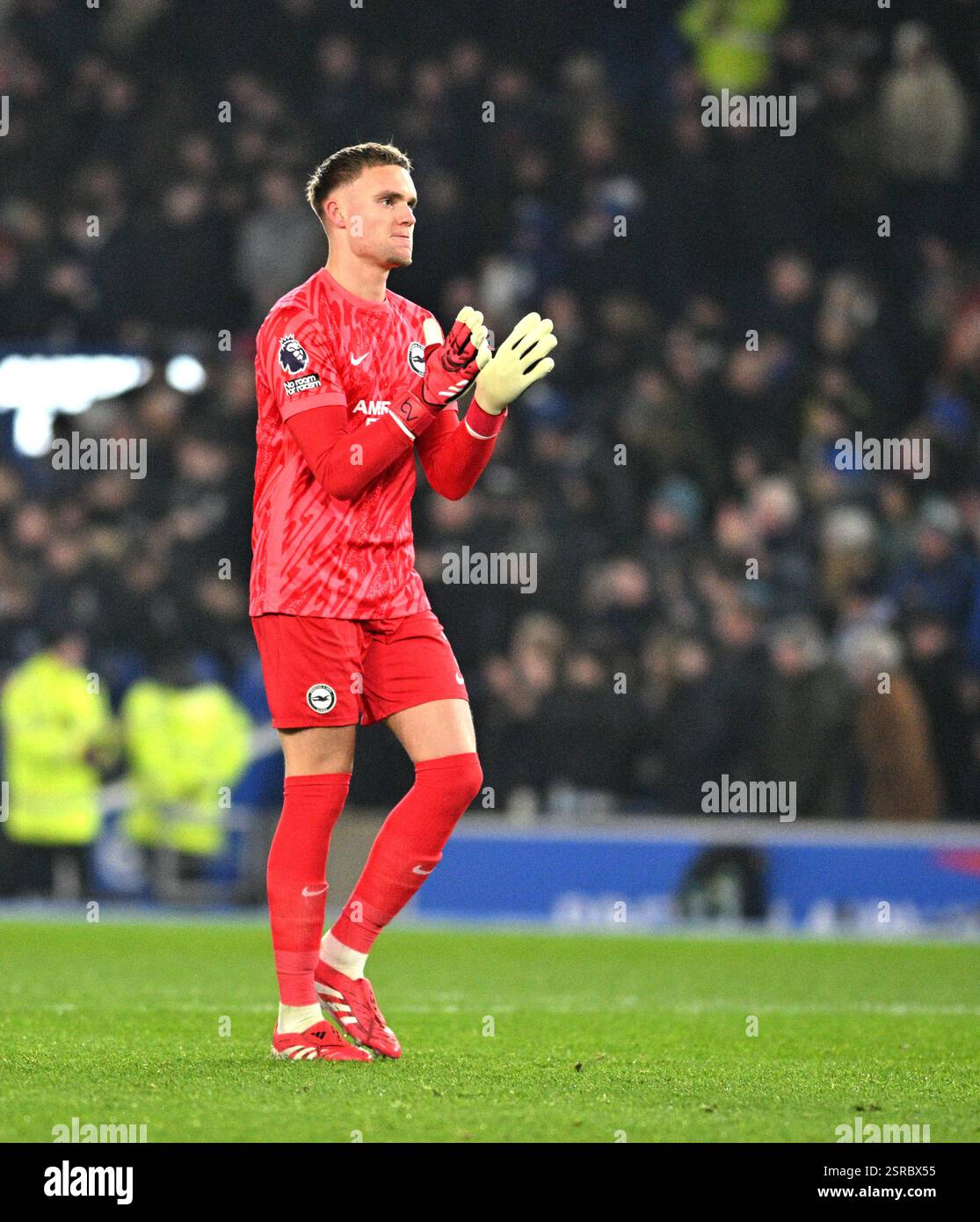 Bart Verbruggen aus Brighton während des Premier League-Spiels zwischen Brighton und Hove Albion und Chelsea im American Express Stadium, Brighton, Großbritannien - 14. Februar 2025 Foto Simon Dack / Teleobjektive nur redaktionelle Verwendung. Kein Merchandising. Für Football Images gelten Einschränkungen für FA und Premier League, inc. Keine Internet-/Mobilnutzung ohne FAPL-Lizenz. Weitere Informationen erhalten Sie bei Football Dataco Stockfoto