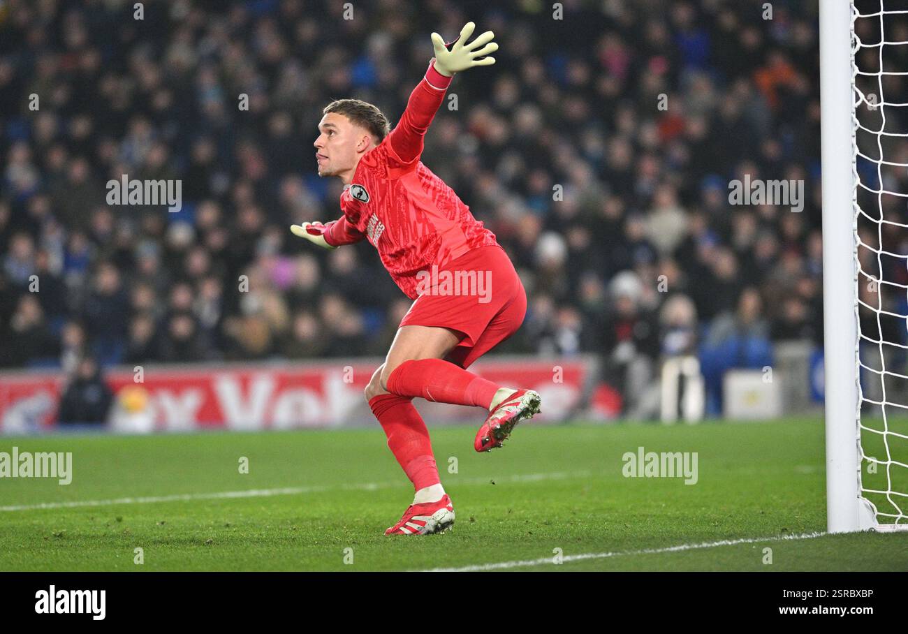 Bart Verbruggen aus Brighton während des Premier League-Spiels zwischen Brighton und Hove Albion und Chelsea im American Express Stadium, Brighton, Großbritannien - 14. Februar 2025 Foto Simon Dack / Teleobjektive nur redaktionelle Verwendung. Kein Merchandising. Für Football Images gelten Einschränkungen für FA und Premier League, inc. Keine Internet-/Mobilnutzung ohne FAPL-Lizenz. Weitere Informationen erhalten Sie bei Football Dataco Stockfoto
