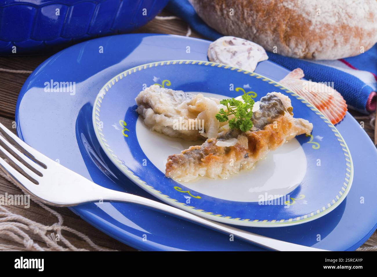 Sauer eingelegte gebratene Heringe Stockfoto