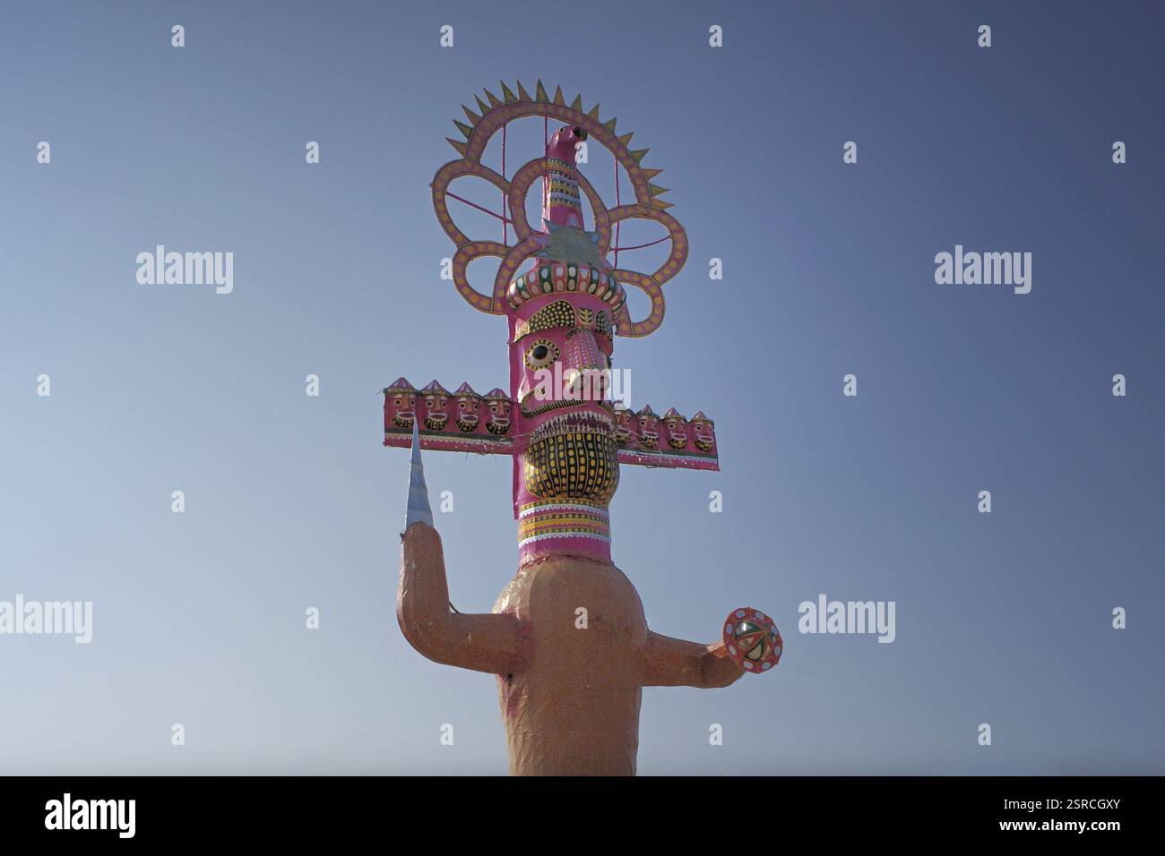 Zehn Köpfe Dämonenkönig von Lanka Ravana gemacht für dahan feiert dussera Festival, Chowpaty, Bombay Mumbai, Maharashtra, Indien, Asien Stockfoto