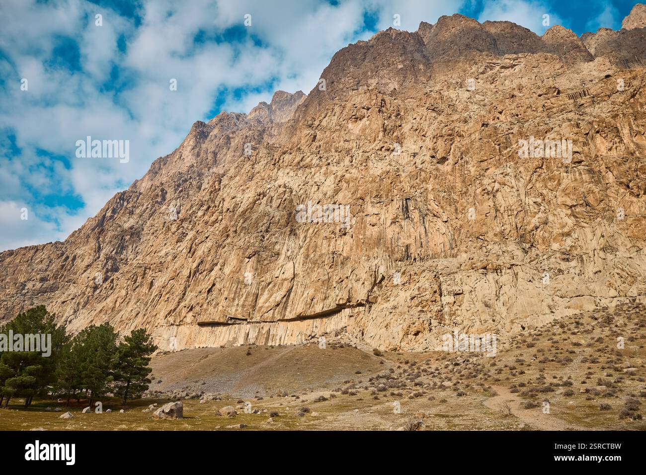 Farhad Tarash Schnitzereien in Behistun, Iran Stockfoto