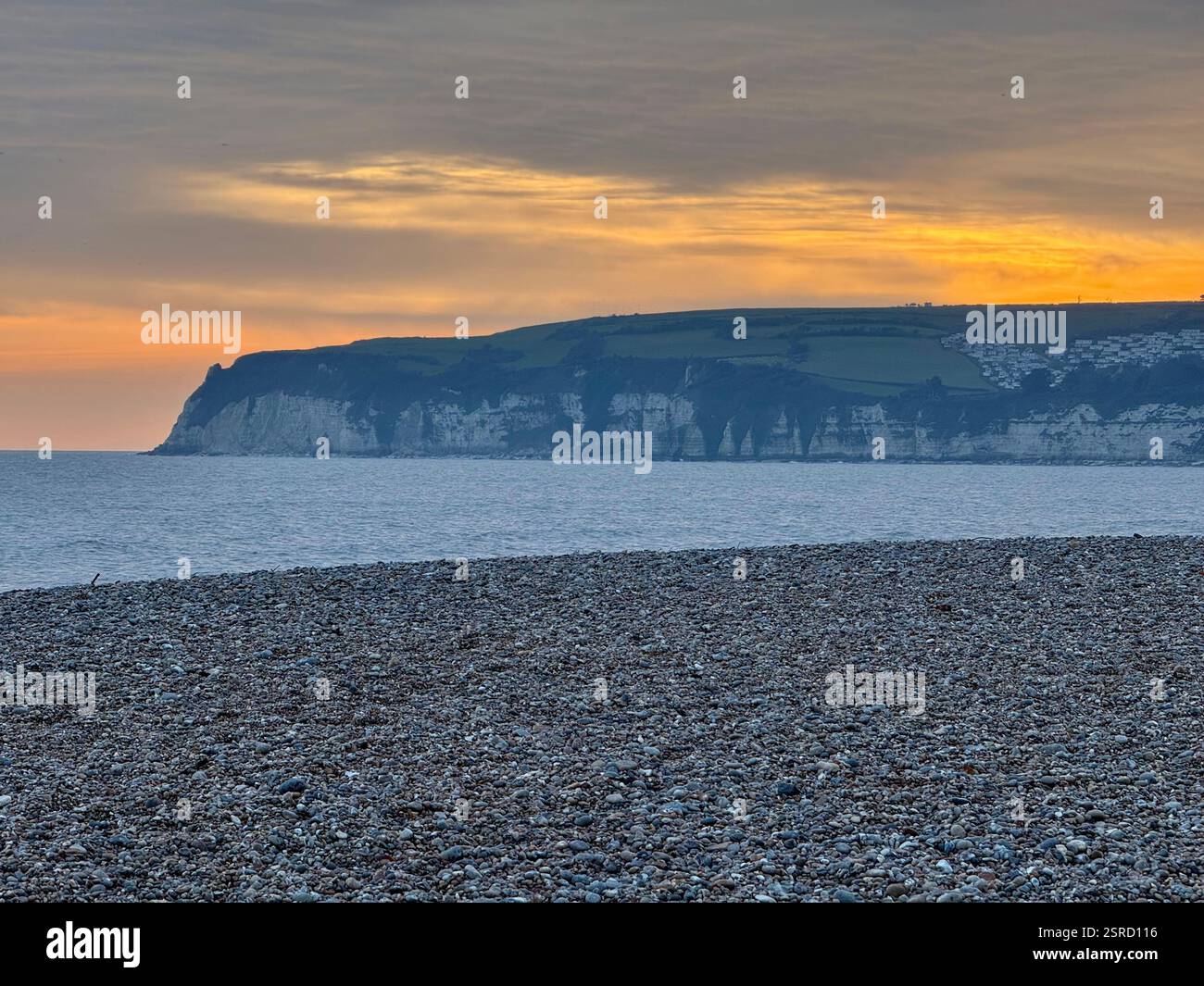 Sonnenuntergang über Whitecliff, Seaton, Devon - Smartphone-aufgenommenes Stockfoto