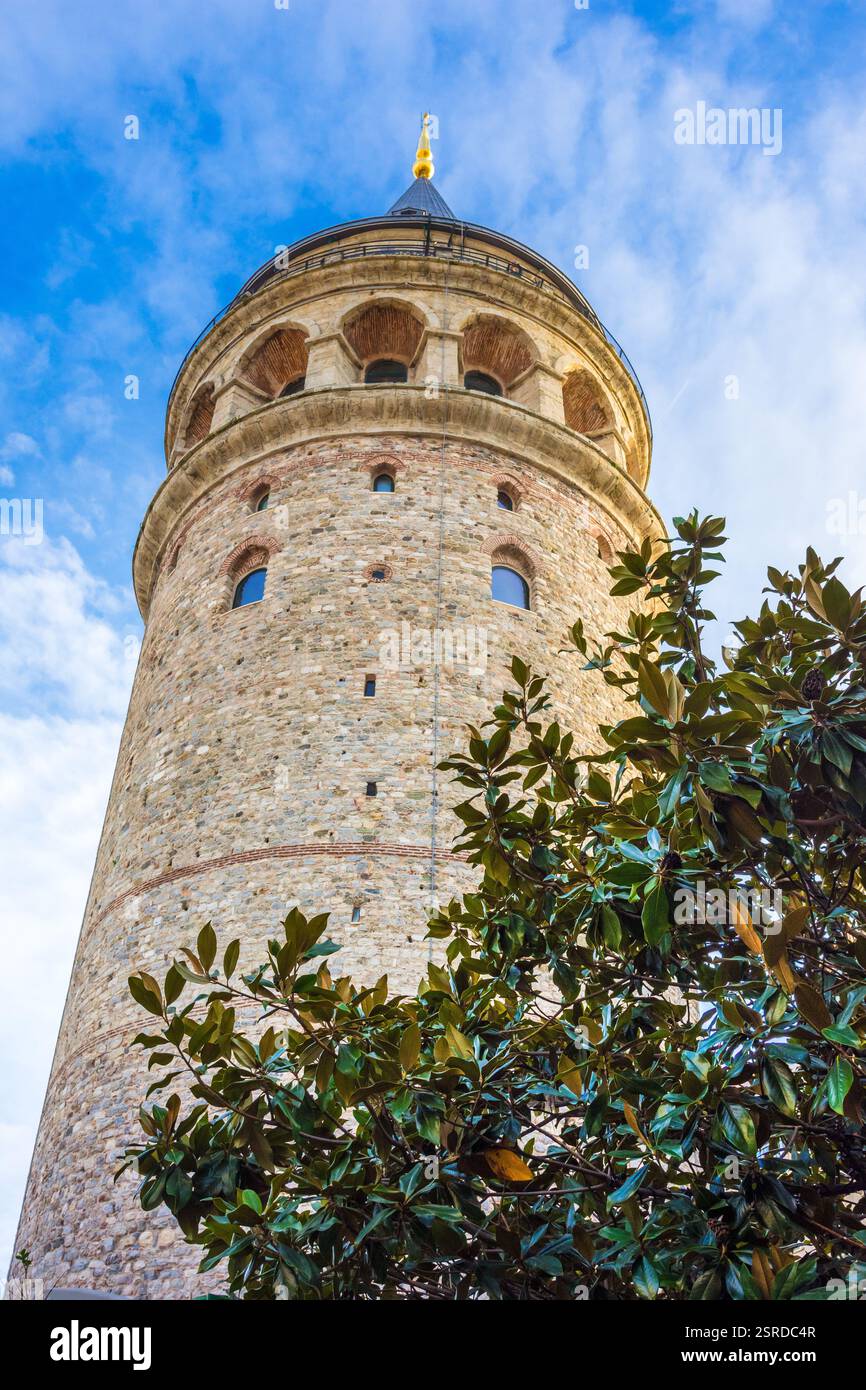 Blick auf den Galata-Turm und das Karaköy-Viertel, Istanbul, Türkei Stockfoto
