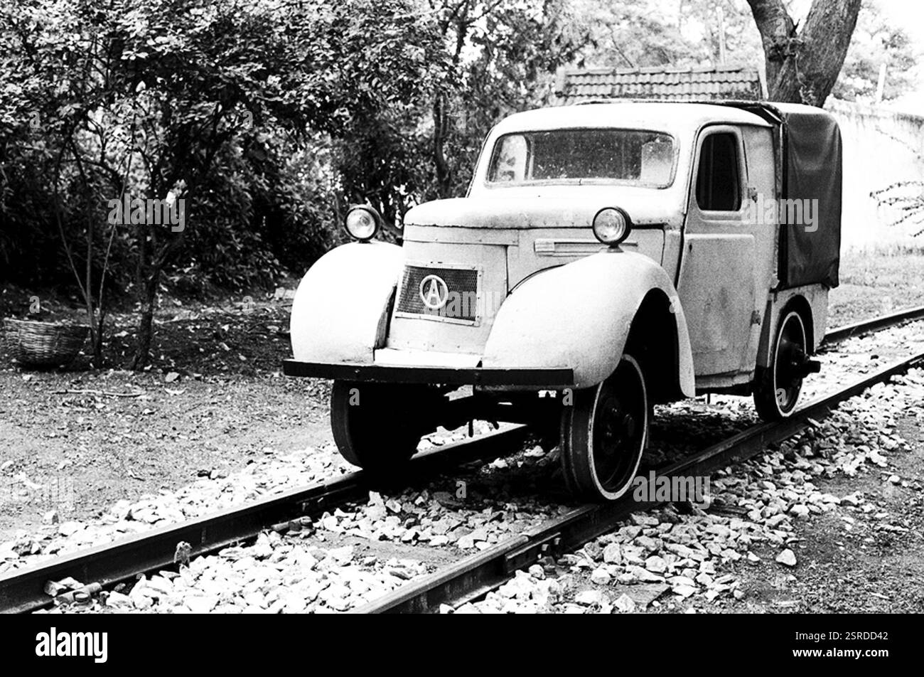 Der 1921 in England hergestellte Austin-Eisenbahnwagen wurde zur Inspektion von Eisenbahngleisen im Eisenbahnmuseum Mysore, Karnataka, Indien, Asien verwendet Stockfoto