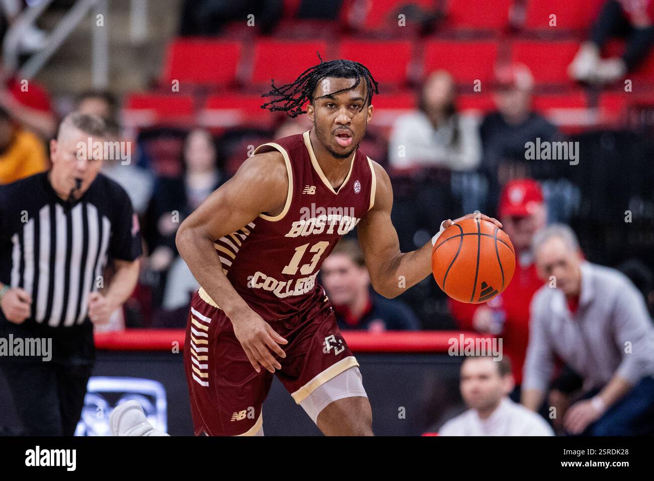 15. Februar 2025: Donald Hand Jr. (13) bringt den Boston College Guard gegen den North Carolina State in der zweiten Hälfte des NCAA College Basketball Matchups im Lenovo Center in Raleigh, NC. (Scott Kinser/CSM) Stockfoto