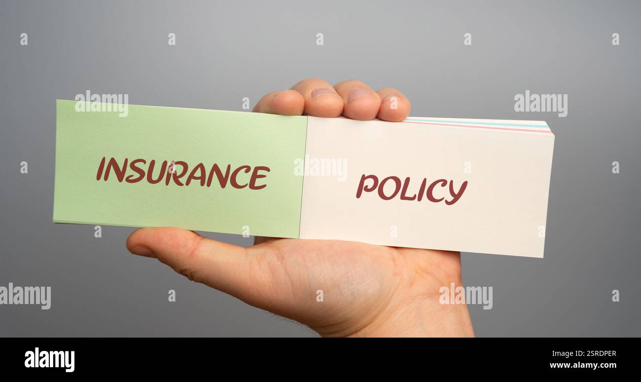 Konzept der Versicherungspolice. Vertrag zwischen einem Versicherer und einem Versicherungsnehmer, in dem die Bedingungen, Deckungsbedingungen, Prämien und Bedingungen aufgeführt sind, unter denen die i Stockfoto