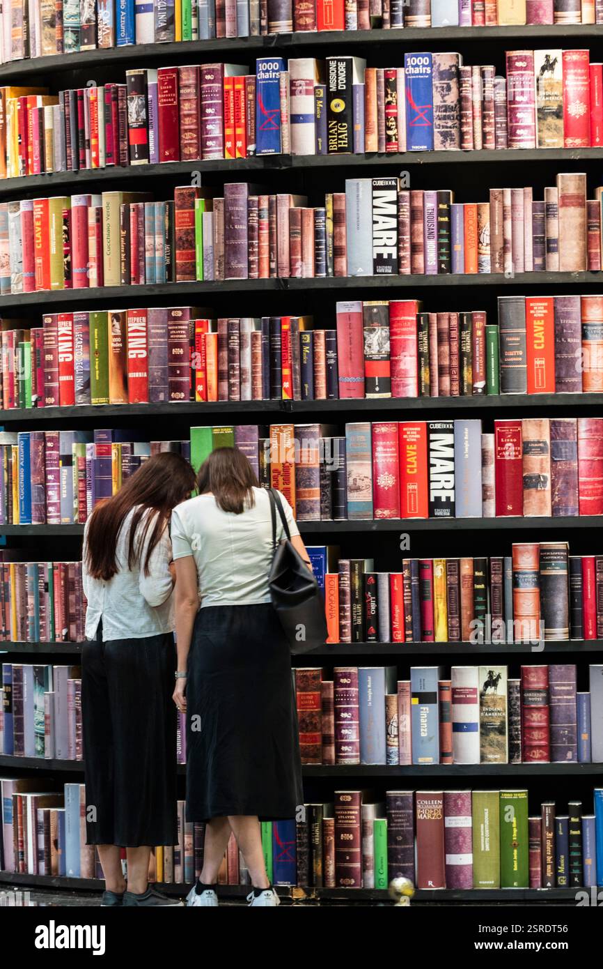 Der Bücherturm, das Wahrzeichen der internationalen Buchmesse von Turin. Stockfoto