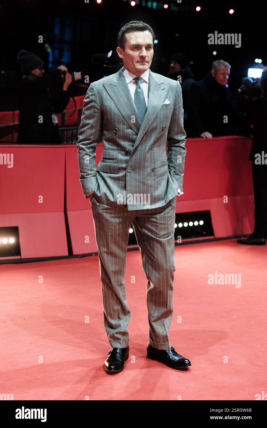 Berlin, Deutschland. Februar 2025. Rupert Friend kommt bei der Weltpremiere von Dreams während der Berlinale (Berliner Filmfestspiele) im Berlinale Palast an. Foto von Julie Edwards./Alamy Live News Stockfoto